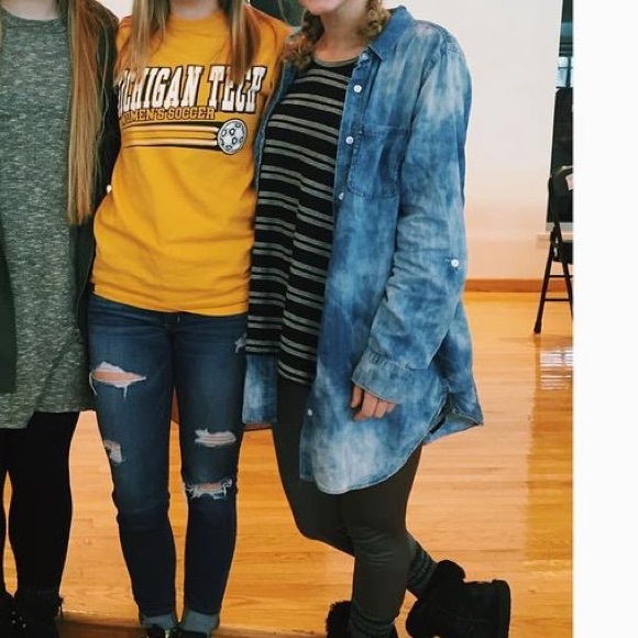 Button up shirt - Picture 3 of 6